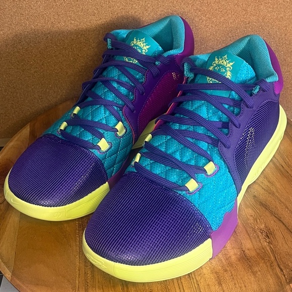 Nike 
Lebron james 
Witness 8
Girls purple
NWOT - Picture 12 of 13